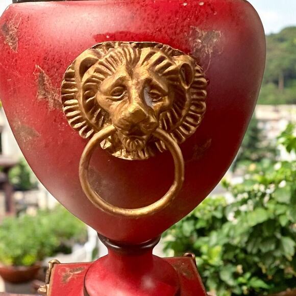 Red Tole Metal Urn-Oriental Accents-Brass Lion Head Handles-Vintage-Chestnut-Lid - Picture 3 of 10